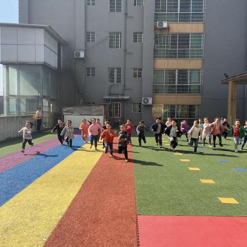 「🌳幸福树幼儿园大三班区角之旅---赛跑」