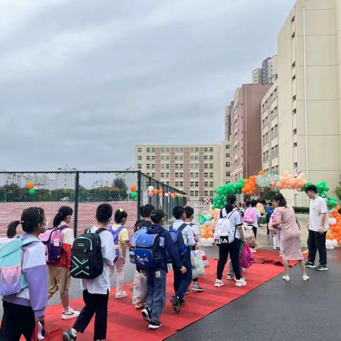 阳春布德泽，万物生光辉——王懿荣小学五年级开学实纪