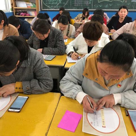 “墨香溢三小 妙笔润学子”——记兰阳街道第三小学教师三笔字比赛