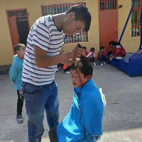 正冠修身，培德养习