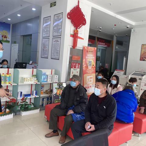 洛北支行开展“爱护人民币，正确使用人民币图样”宣传活动