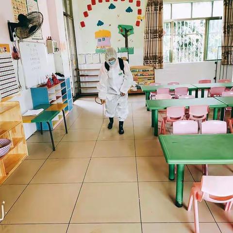 “疫”过天睛🌞🌞🌞春暖花开🌸🌸🌸为了迎接开学，北京红缨yojo小博士幼儿园进行大扫除与消毒