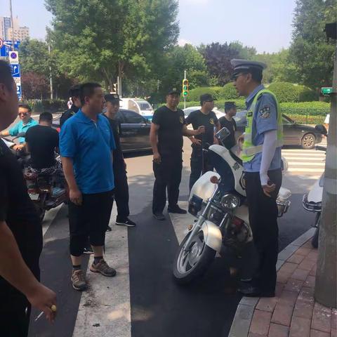 青年公园清除道路障碍，保障市民通行
