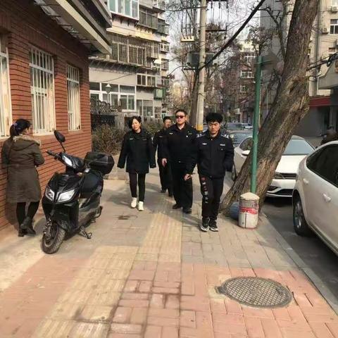 青年公园中队橱窗广告专项整治纪实