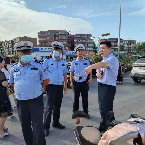 区交警大队到北村街道指导交通设施与秩序管理工作