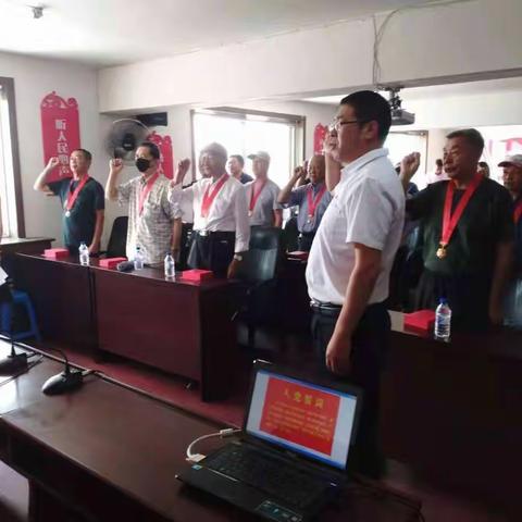 铜钟街道佳丰北郡社区七月份党日活动