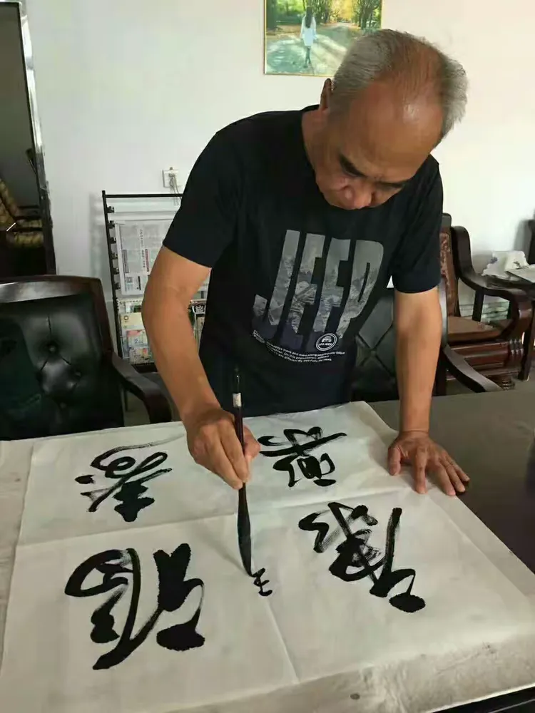 中国青少年美育协会抚顺分会 理事成员美育进企业 开展书法绘画等交流