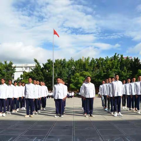 弥渡县职业技术教育中心高一新生军训结束啦