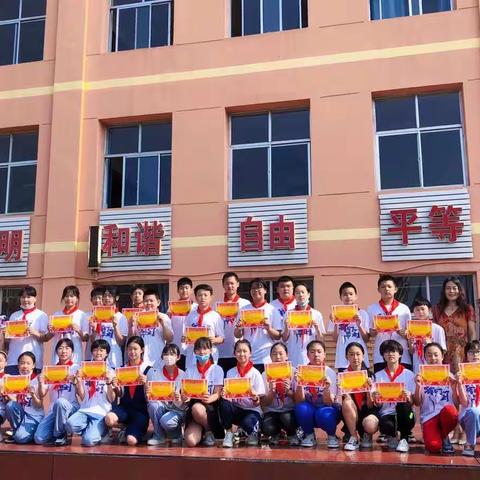 乘风破浪    扬帆起航                             ——河东小学2022届学生毕业典礼