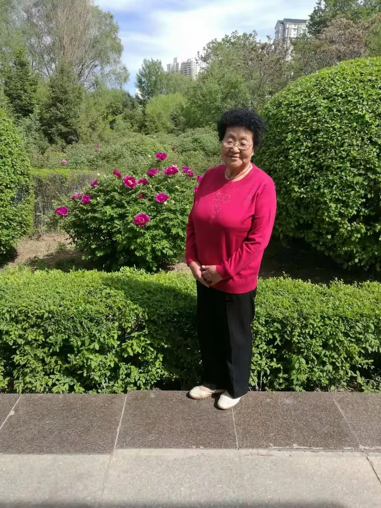 赵兰快快乐乐过好每一天