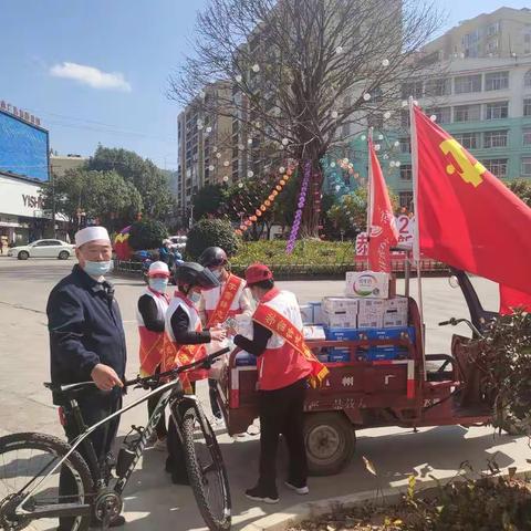 元宵佳节——有一道靓丽的风景线穿梭在墨江县城的街道上