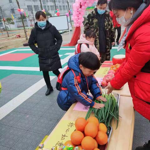 金塔幼儿园大二班孩子们的快乐三月！