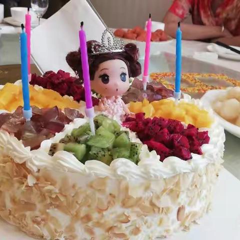 手机拍下了宝贝成长点滴，祝宝贝生日快乐