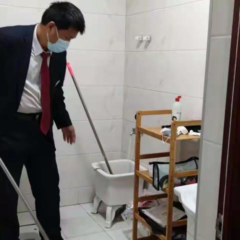 新华支行开展卫生大扫除行动