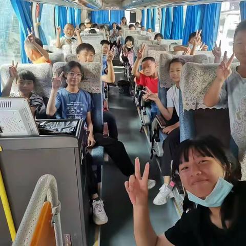 六月热情似火，实践筑就军魂——记二侨中四、五年级课外实践活动