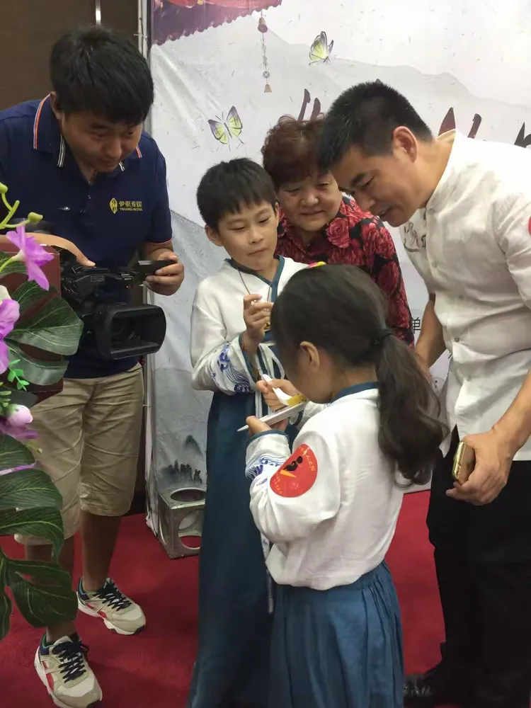 美育义工联合会走读中华项目部王兴兰大师的大力支持王兴兰大师亲自为