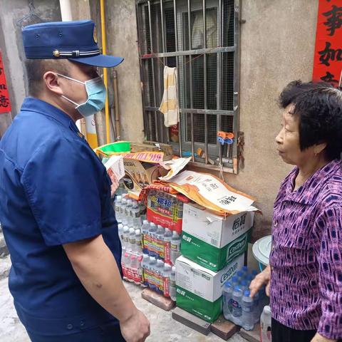 龙华区消防救援大队持续开展“敲门入户”、“三清三关”消防安全知识宣传