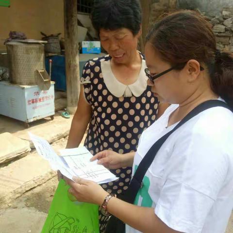 晓林镇中佐小学扶贫政策宣传大家访活动