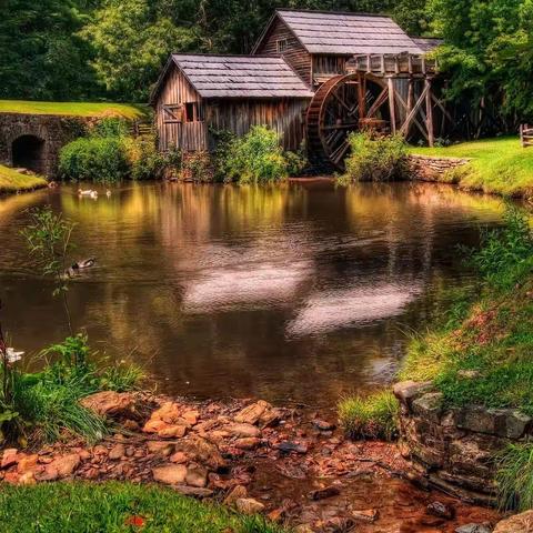 线性回归（公职人员腐败分析）