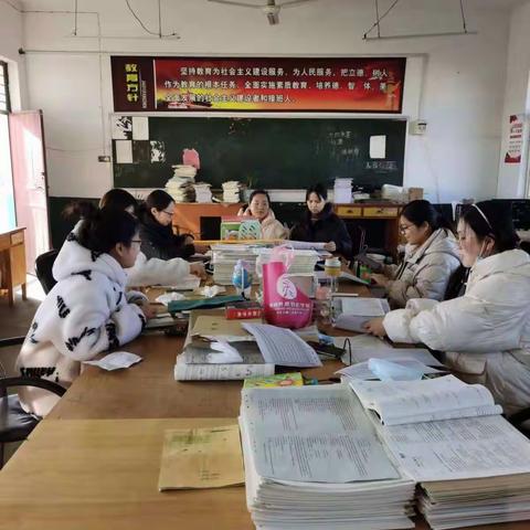 分析试卷总结经验，找出对策改进教学——七年级语文试卷分析总结教研活动