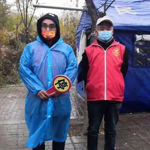 【风雨中的“逆行者”】志愿者们不畏风雨严寒 坚守岗位