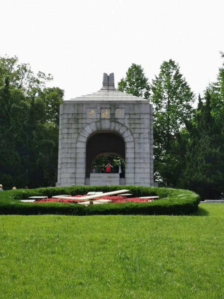 2019年5月2日，怀着崇敬的心情，来到了国家爱国主义教育基地～南京雨花台革命烈士陵园，