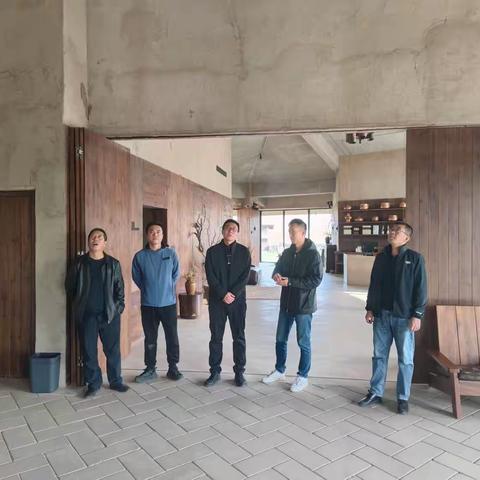 党组成员、副局长艾健和刘欣到乌兰河草原宿集开展调研