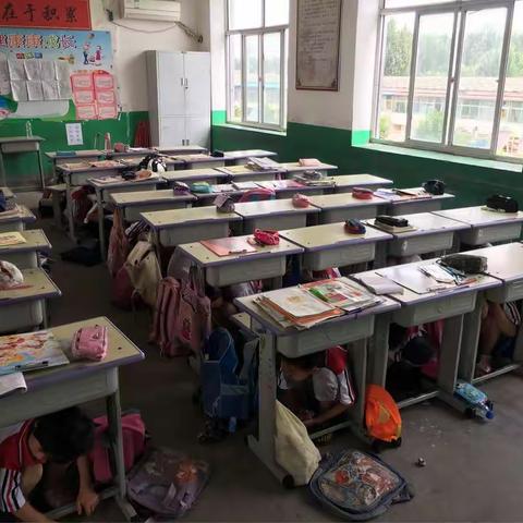 商老庄乡渔乡子弟学校举行防火、防震、防踩踏、防溺水综合演练纪实