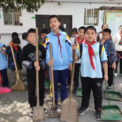 欢声笑语搬沙忙      齐心协力趣味多——记高楼小学五年级的搬沙劳动实践