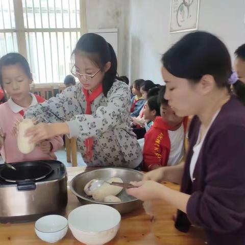 桂花藕儿甜滋滋 校园实践乐滋滋——高楼小学第二届桂花艺术节之制作桂花糯米藕