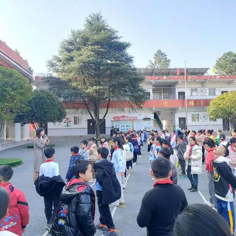 高楼小学“学习雷锋·争做雅桂小少年”倡议