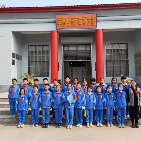 缅怀革命先烈   弘扬革命精神——记肥乡区实验小学四（4）中队清明节祭扫活动