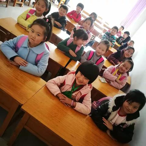 希望下的成长～每一个孩子都是一个家庭的希望，更是我的希望！每个孩子都是我手心里的宝！每个孩子都是棒棒哒！