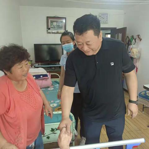 “送温暖  感党恩”——东洲区人大副主任解维群走访慰问困难党员