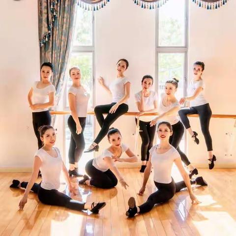 触手生春，桐花万里——新安街道青工舞蹈队2020年会