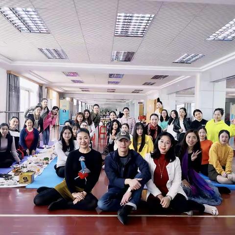 花儿般的我们，用美丽与欢笑见证青春——新安街道青工舞蹈团2019迎新座谈会