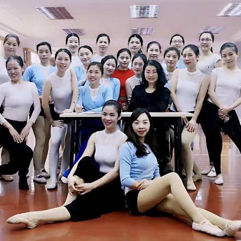蝶舞芳华——新安街道青工舞蹈团年终考核汇报展示完美收官