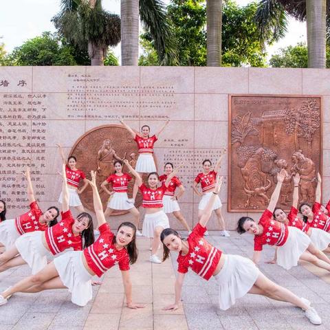 青春节拍，引燃夏日激情!——第二届“爱康健”广场舞决赛精彩掠影
