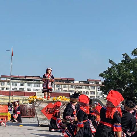 “金锣鼓舞 多彩非遗”田东县第四中学教师参加田东县瑶族金锣舞比赛荣获佳绩