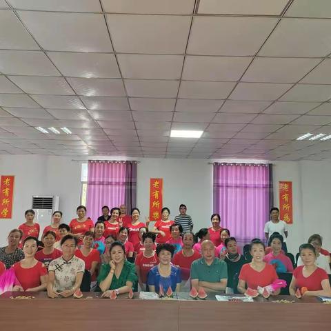 广场舞二班                                        喜迎二十大文艺汇演