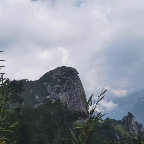 最美九月| 雨中穿越鹰嘴岩