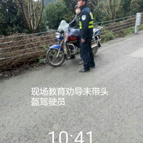 完善农村道路交通环境，确保人民群众的出行安全