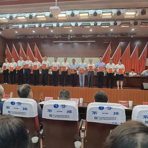 时代造就英雄，伟大来自平凡