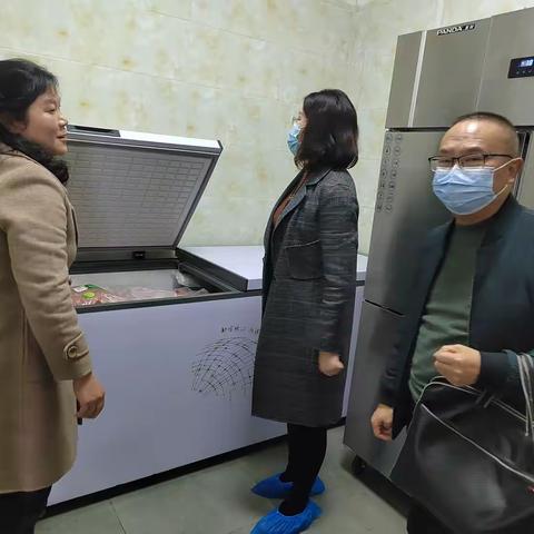 “督”以规范 “食”刻守护 ——县教育局后勤办一行来我校督查校园食品安全工作