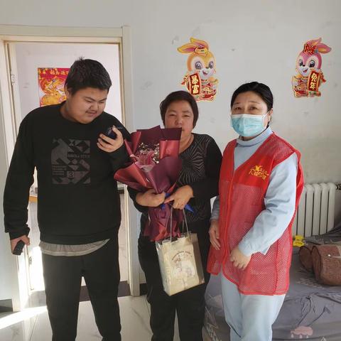 区医院开展三八妇女节慰问活动