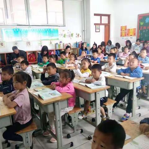 龙岗小学语文课堂示范课活动——字母宝宝