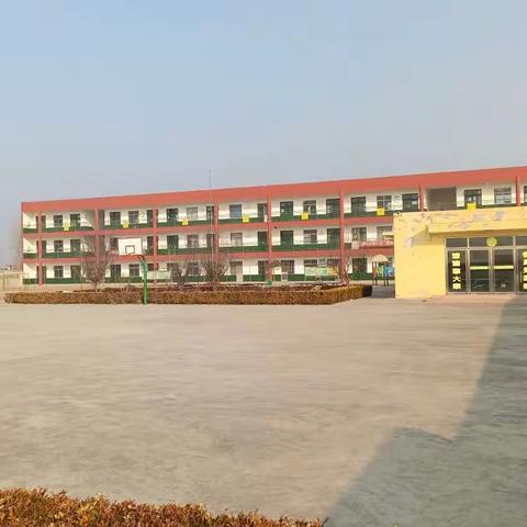 姜屯镇学区马厂小学，开展“构建高效新课堂，听课评课促成长”活动