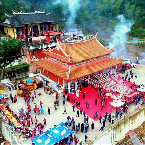 三明市列西龙泉寺大雄宝殿举办重建新装金身落成典礼