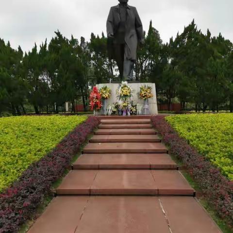 深圳莲花山瞻仰小平同志