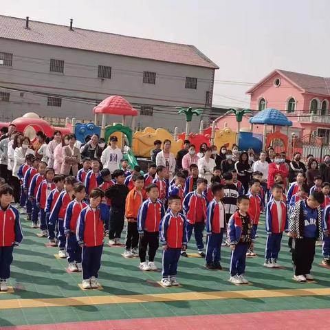 军马站幼儿园大班春季家长会